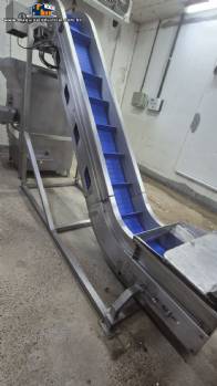Esteira transportadora inclinada em a�o inox com talisca Inova Industrial