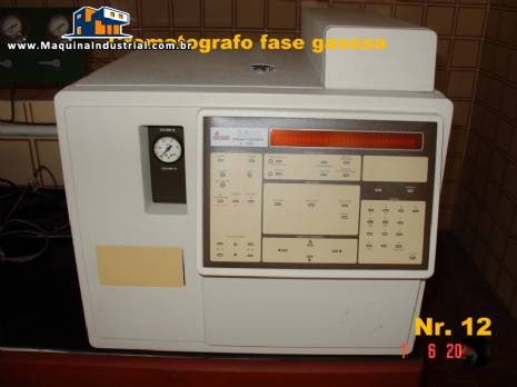 Cromat�grafo a g�s com integrador e colunas