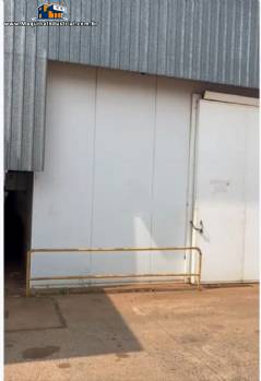 Câmara fria resfriamento com 300 m² Câmara fria resfriamento com 300 m²