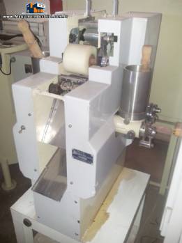 Capeleteira marca indiana com 2 linhas Capeleteira marca indiana com 2 linhas