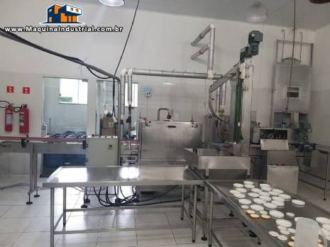 Linha de envase dosagem salmoura palmitos conservas em potes frascos de vidros com rosqueadora Linha de envase dosagem salmoura palmitos conservas em potes frascos de vidros com rosqueadora